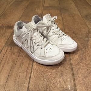 On Roger Clubhouse 2 Women's Size 8 US White Leather Athletic Shoes Tennis Shoes